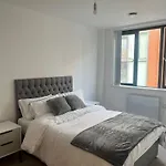 Modern 2-Bed Apartment In Jewellery Quarter