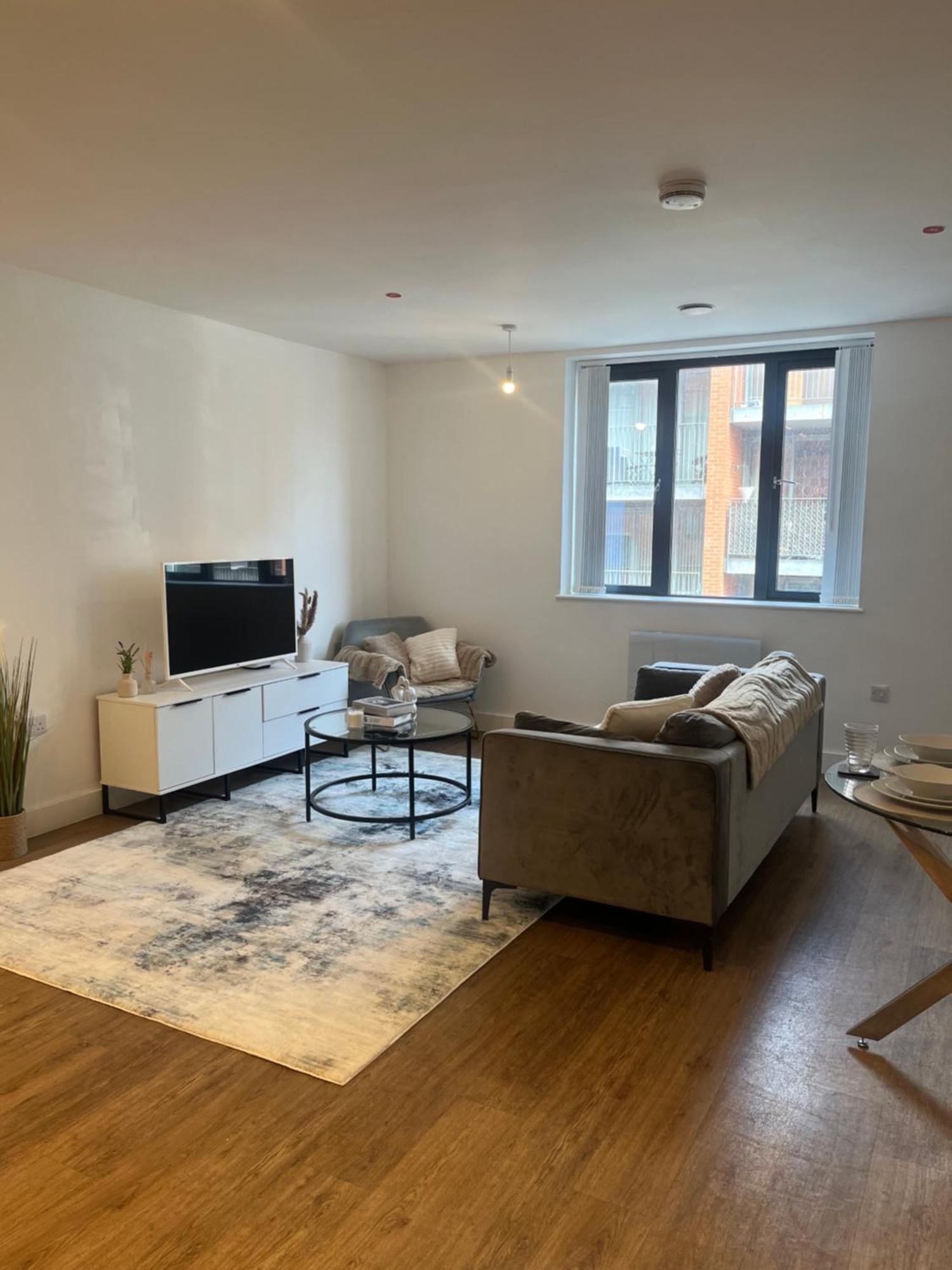 Modern 2-bed In Jewellery Quarter *